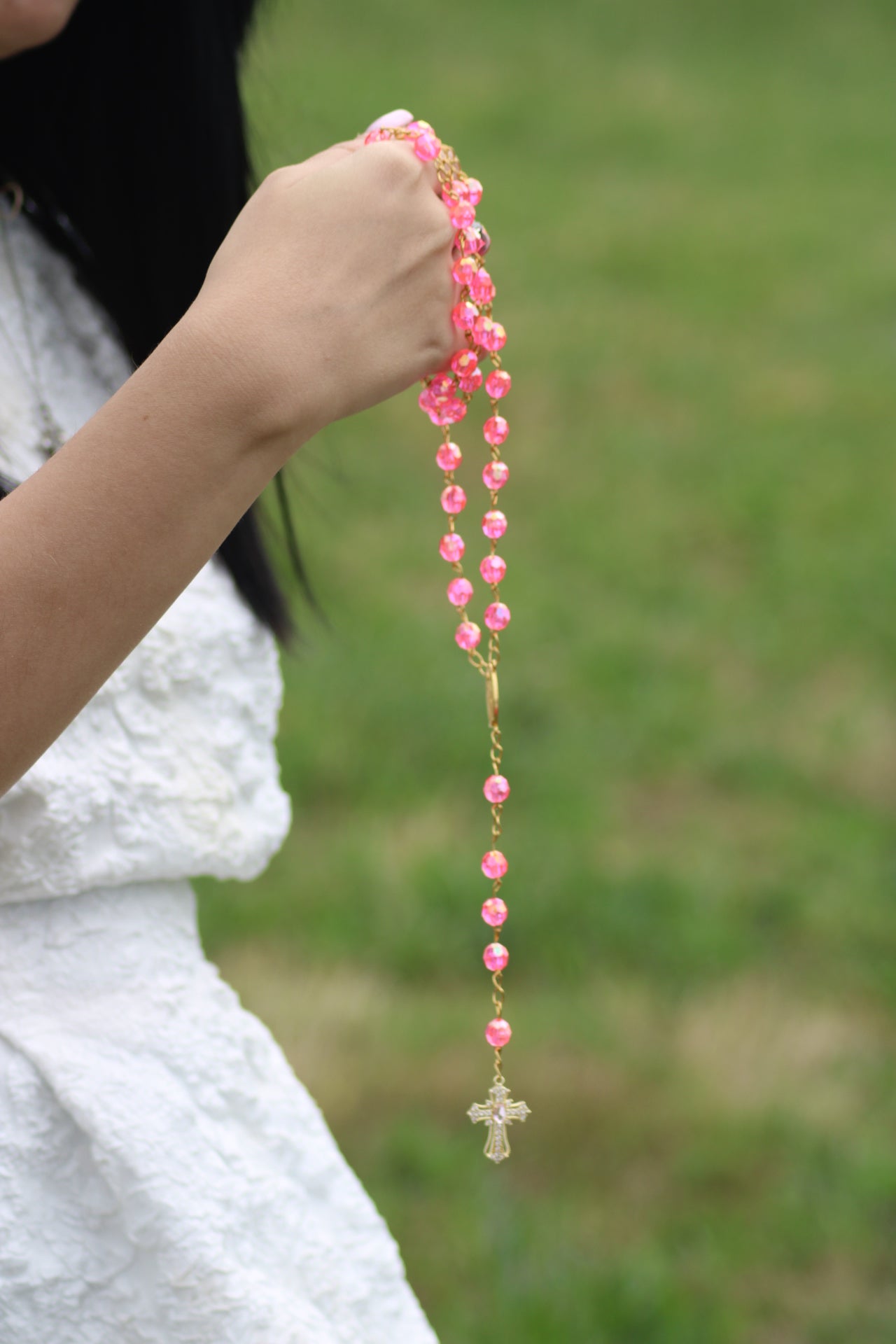 Chapelet rose éclatant et doré