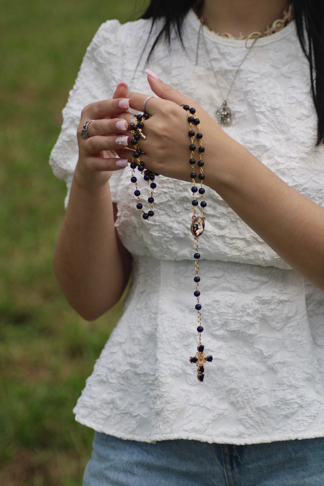 Chapelet noir et dorée ( Médaillon de Saint Joseph et Jésus Enfant )