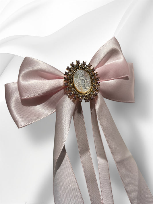 Noeud à cheveux rose avec médaille et strass rose pale